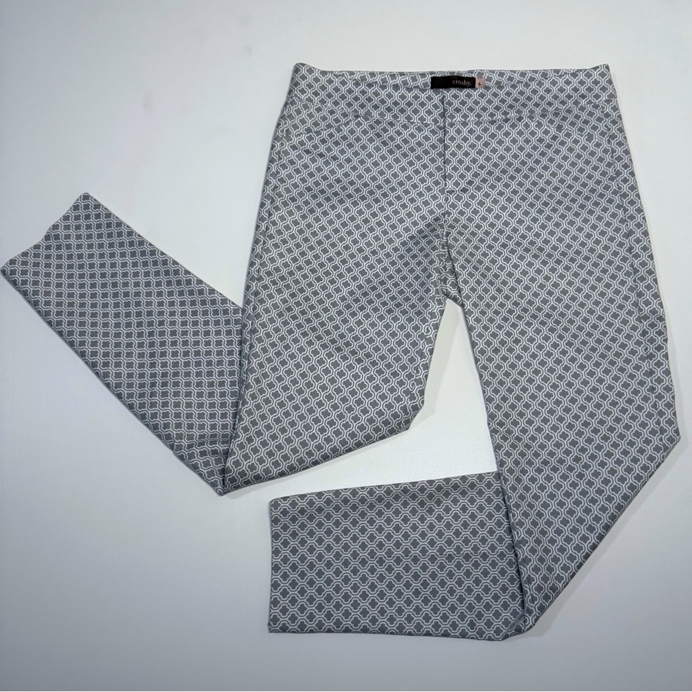 Crosby ankle length pants, gray & white quatrefoil pattern, size 4